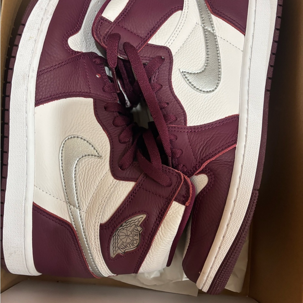 Jordan 1
Bordeaux Size 10